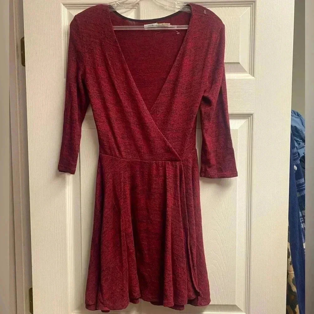 Kimchi Blue V-Neck Cocktail Dress Size Medium - Picture 2 of 3